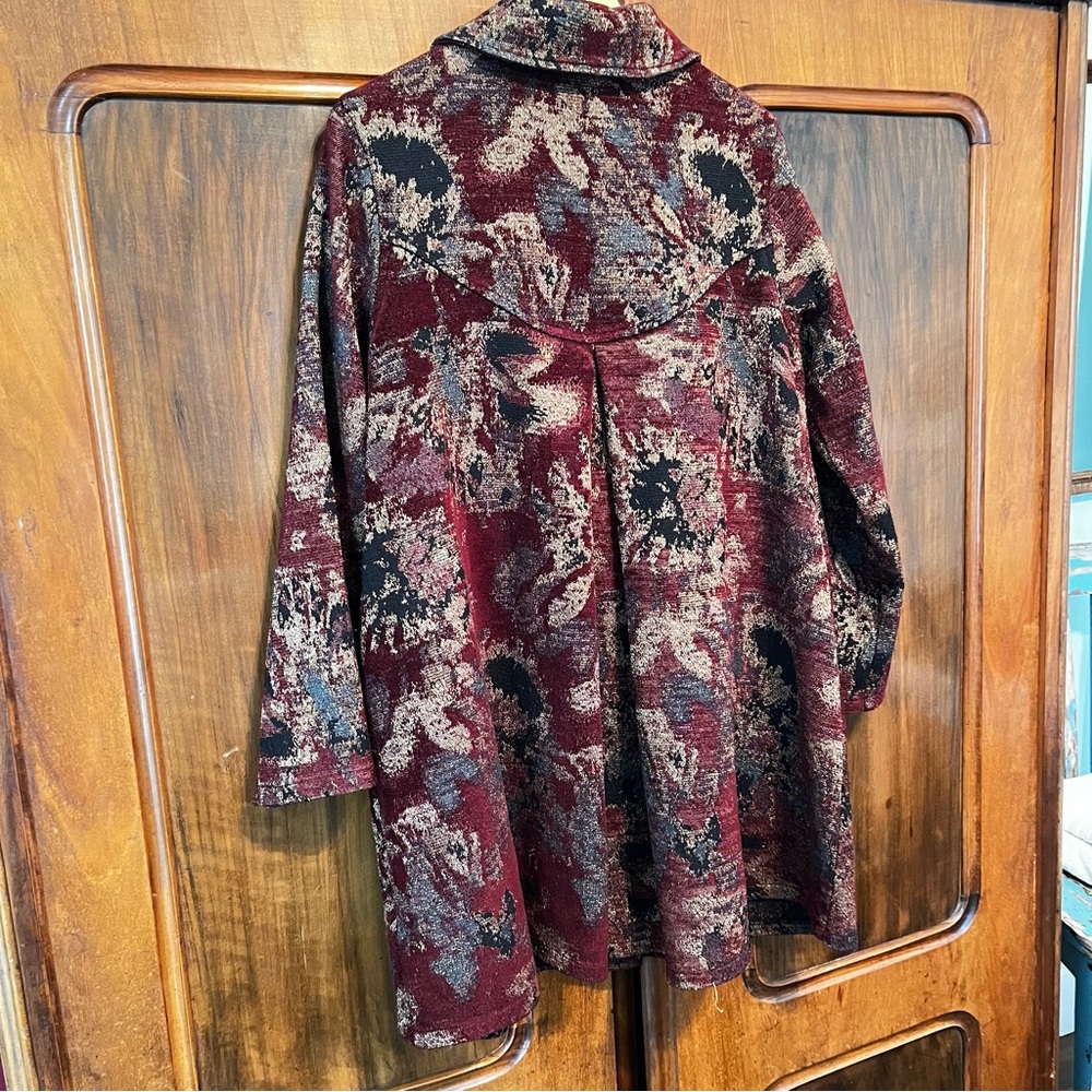 Beautiful C.M.C. Tapestry Coat in burgundy and gold.  Size M - Picture 2 of 5